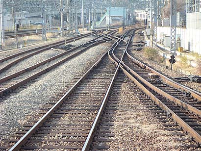 A dual gauge switch in Japan, 2005