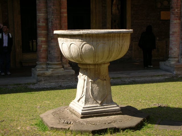 So-called "Pilatus' basin", in the middle of the so-called "Pilatus' Courtyard" of Santo Stefano in Bologna. This eighth-century Lombard sculpture bears the names of kings Liutprand and Ilprand, as well as of the bishop Barbatus.