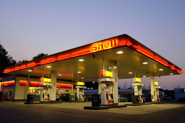 Shell gasoline station in Canada