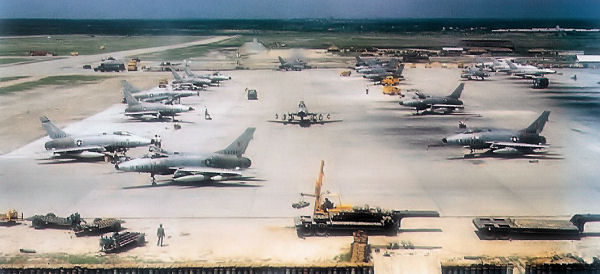 416th TFS F-100Ds at Da Nang, 1965.