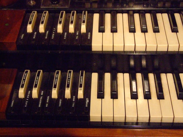 Preset keys on a Hammond organ are reverse-colored and sit to the left of the manuals