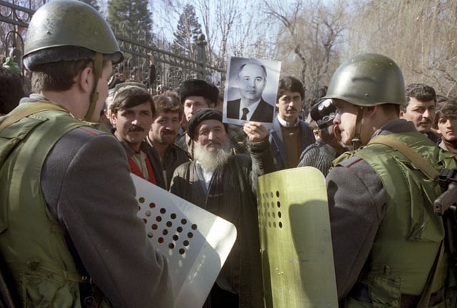 Nationalist anti-government riots in Dushanbe, Tajikistan, 1990