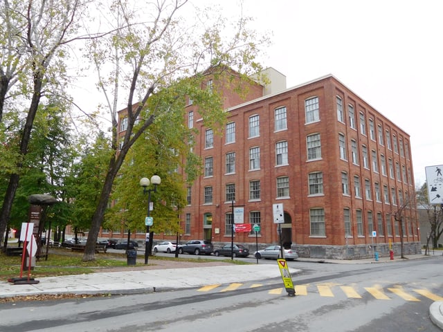 Solin Hall, situated in Saint-Henri near Lionel-Groulx station, serves as an off-campus apartment style dorm.