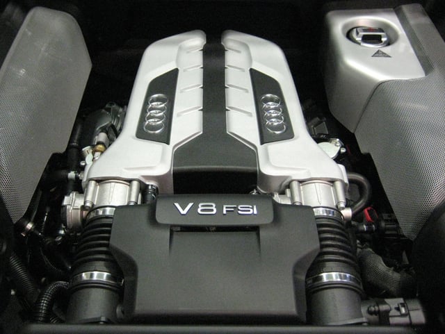 V8 FSI engine