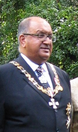 The former Governor General of New Zealand, Anand Satyanand, is of Indian descent.