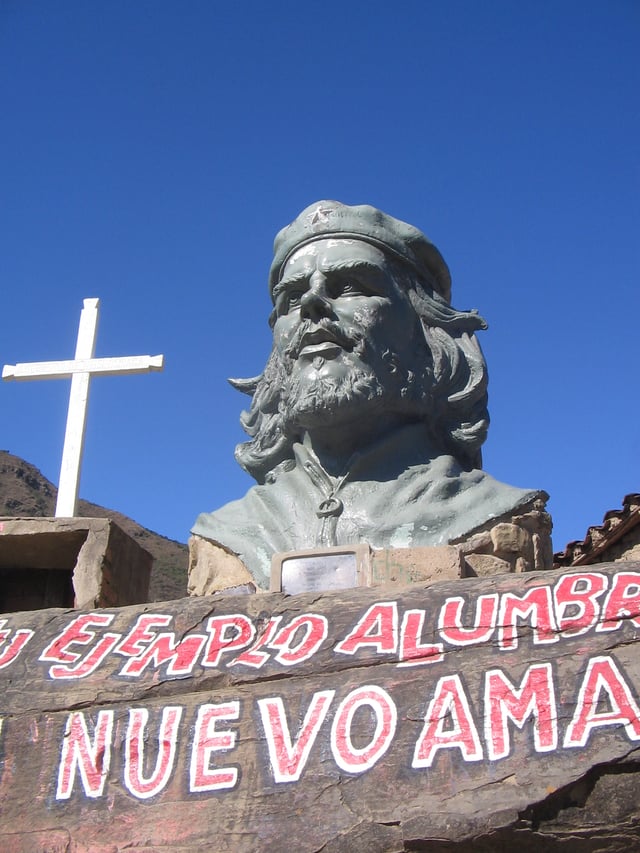 Monument to Guevara in La Higuera