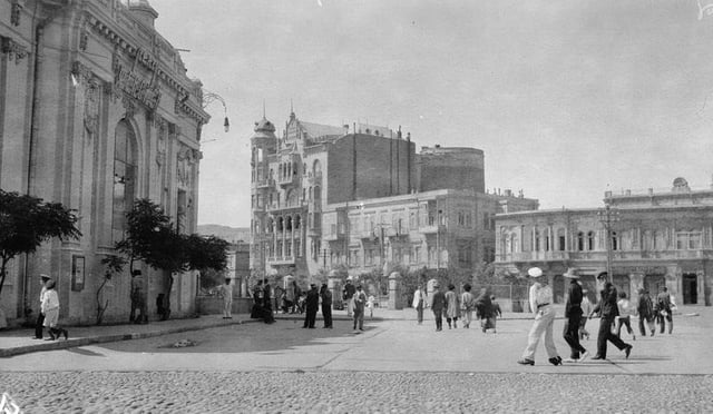 Neftchiler Avenue in Baku, circa 1920.