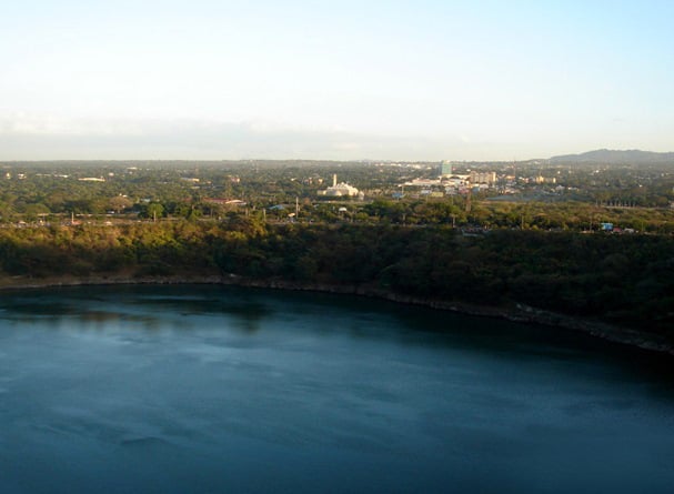 Vista of the Tiscapa Lagoon and the city of Managua.