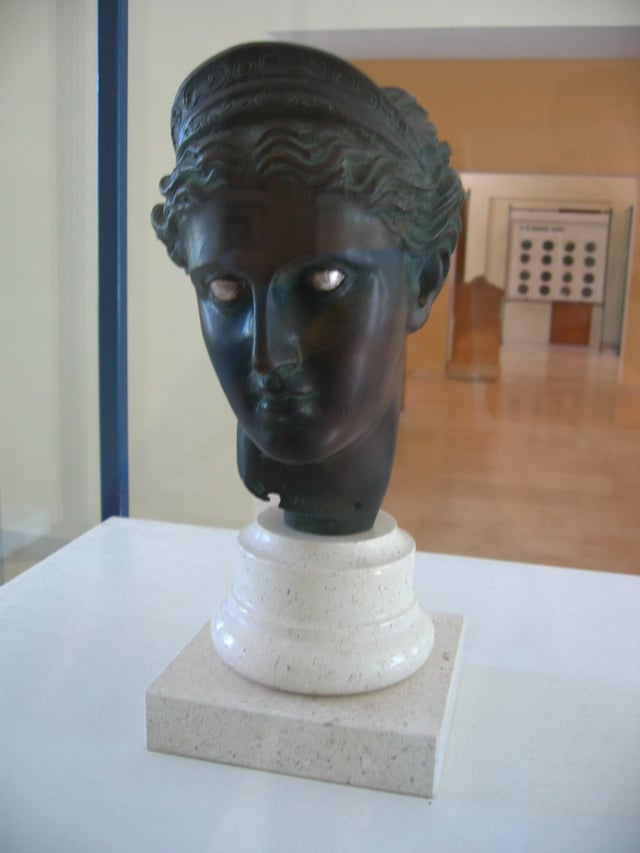 Fourth century Praxitelean bronze head of a goddess wearing a lunate crown, found at Issa (Vis, Croatia).