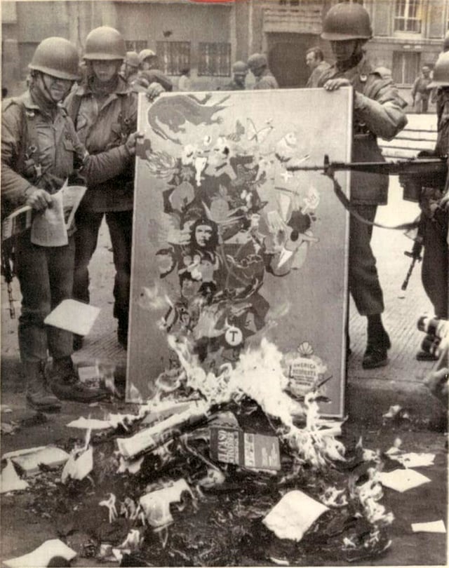 The burning of a painting containing Che's face, following the 1973 coup that installed the Pinochet regime in Chile