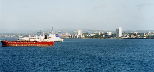 Colón Harbor, 2000
