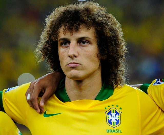 Man with curly hair (David Luiz)