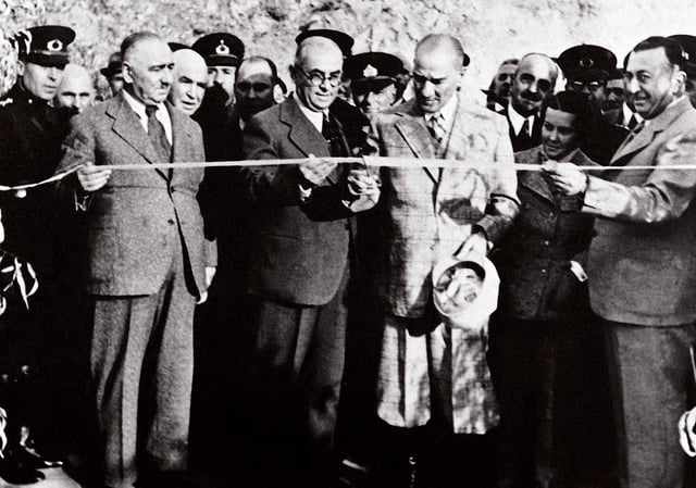 Atatürk, Celal Bayar, Ali Çetinkaya, and Sabiha Gökçen at the opening ceremony of Singeç Bridge, Tunceli, 17 November 1937