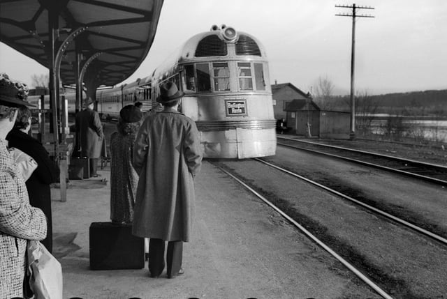 A Zephyr arriving at East Dubuque, Illinois