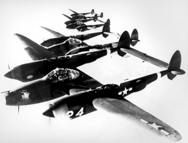 Lockheed P-38 Lightnings in formation