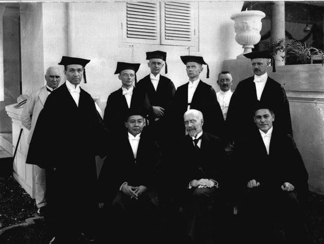 Dutch, Eurasian and Javanese professors of law at the opening of the Rechts Hogeschool in 1924.