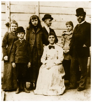 Dvořák with his family and friends in New York in 1893. From left: his wife Anna, son Antonín, Sadie Siebert, (secretary) Josef Jan Kovařík, mother of Sadie Siebert, daughter Otilie, Antonín Dvořák.