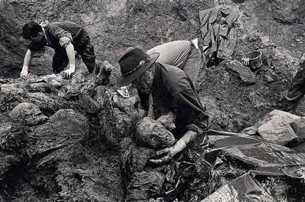 Exhumations in Srebrenica, 1996