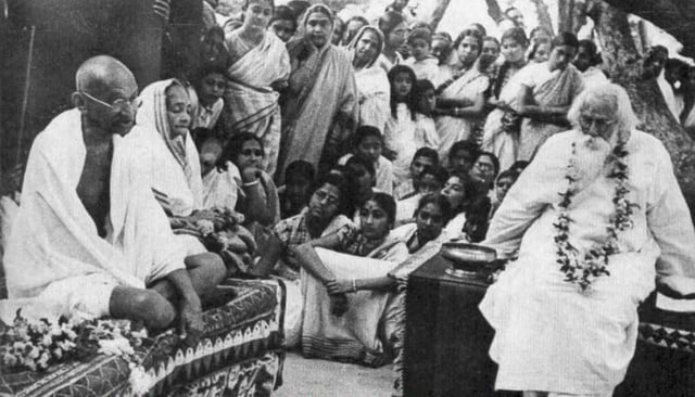 Tagore hosts Gandhi and wife Kasturba at Santiniketan in 1940