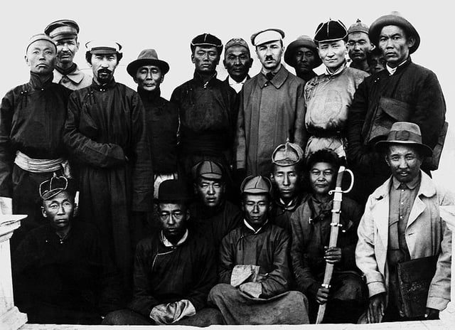 Back row from left:?,?, Rinchingiin Elbegdorj, Soliin Danzan, Damdin Sükhbaatar, Ajvaagiin Danzan, Shumyatskii, ?, Dogsomyn Bodoo