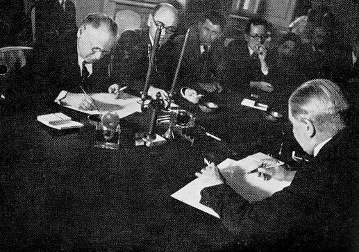 The non-aggression pact signed by Aarno Yrjö-Koskinen and Maxim Litvinov, Moscow, 1932