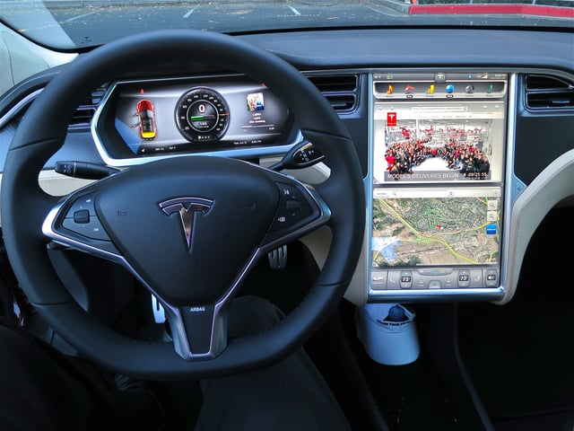 In-car entertainment system of the Tesla Model S is based on Ubuntu