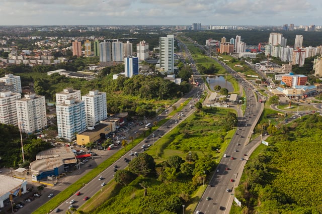Luís Viana Avenue (or Paralela Avenue as is more known). It connects the Financial Center to the North Zone of city (airport).