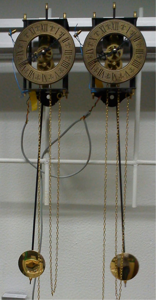 Experimental Setup of Huygens synchronization of two clocks