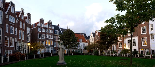 Begijnhof is one of the oldest hofjes in Amsterdam.