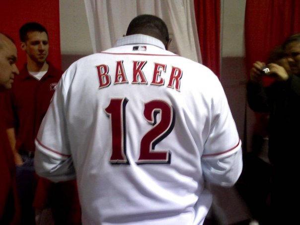 Dusty Baker sporting his new Reds jersey at RedsFest 2007.