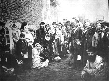 Jews fleeing pogroms, 1882