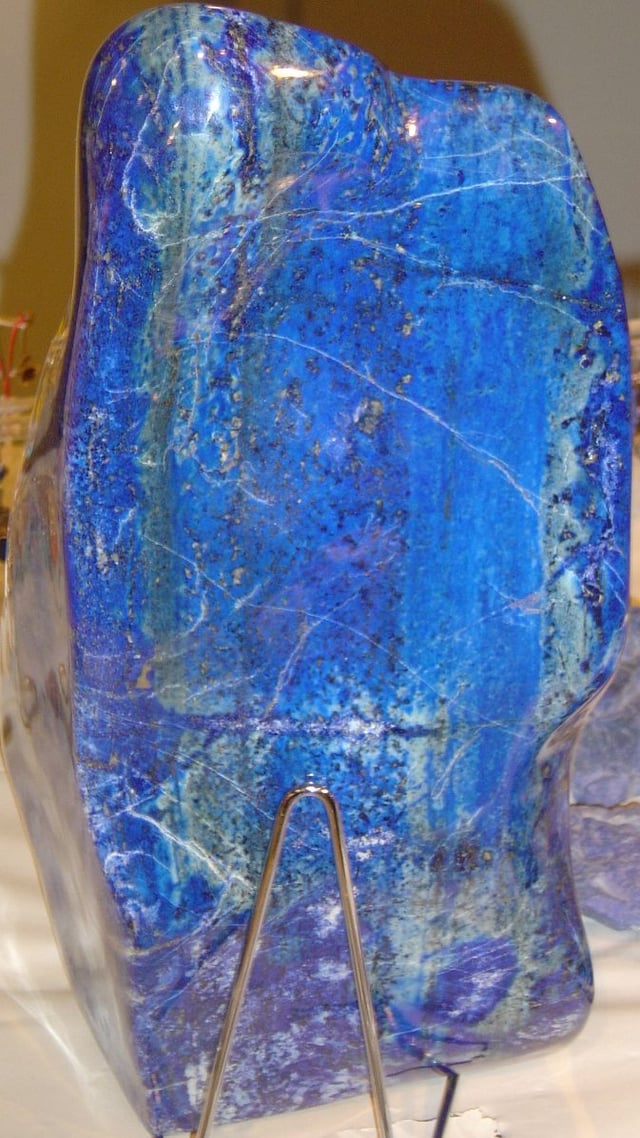 Lapis lazuli owes its blue color to a trisulfur radical anion (S−3)