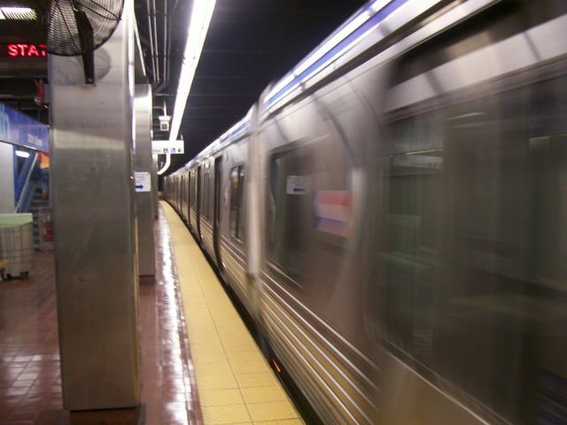 Market–Frankford Line train at 30th Street Station (June 2006)