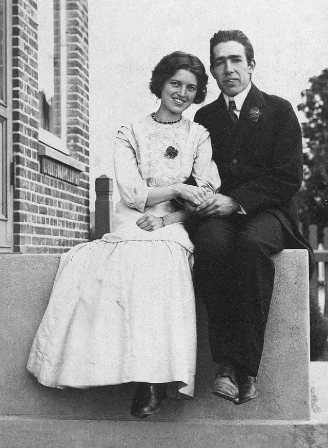 Bohr and Margrethe Nørlund on their engagement in 1910.