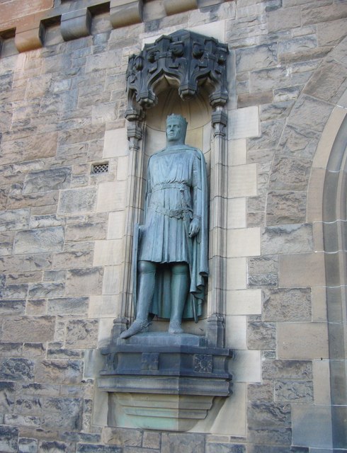 Bruce statue at the entrance to Edinburgh Castle