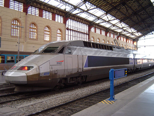 A TGV Réseau second-generation train at Marseille St-Charles