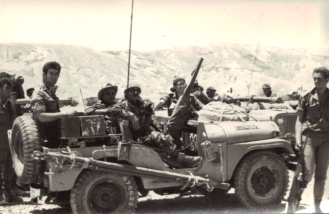 Israeli reconnaissance forces from the "Shaked" unit in Sinai during the war.