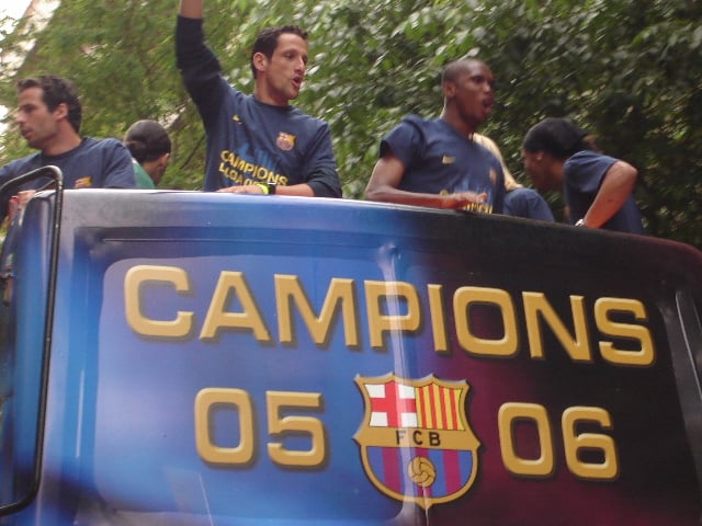 Eto'o and Juliano Belletti celebrate winning the 2005–06 La Liga at Barcelona