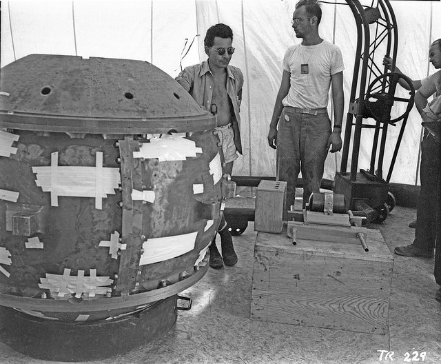 Louis Slotin and Herbert Lehr with the Gadget prior to insertion of the tamper plug (visible in front of Lehr's left knee)