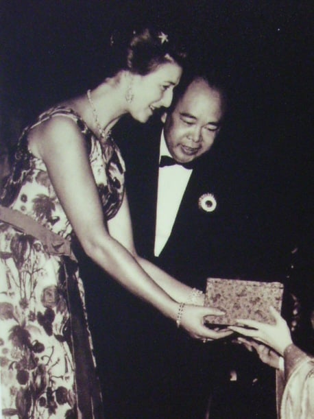 During her visit to Hong Kong in 1961, Princess Alexandra greets Cantonese opera performers Yam Kim-fai and Bak Sheut-sin after their performance of The Romance of the White Snake