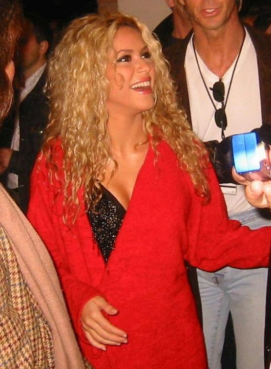 Shakira before entering the stage to her Tour of the Mongoose in 2003