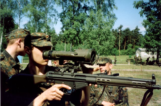 A Bundeswehr G3 fitted with a FERO-Z51 night vision optic