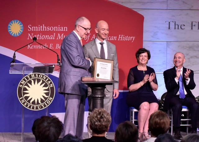 Bezos receives the James Smithson Bicentennial medal in 2016 for his work with Amazon.