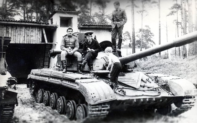 A Soviet T-64 of the 21st Motor Rifle Division in Perleberg, East Germany, in the 1980s.