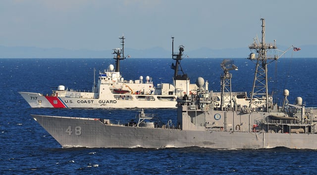 USS Vandegrift (FFG 48) and USCGC Mellon (WHEC-717) cruising side by side in the Java Sea (May 28, 2010).