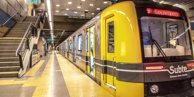 200 Series rolling stock at San José de Flores station, Buenos Aires Underground.