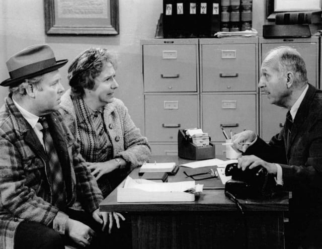 Publicity photo of O'Connor and Jean Stapleton in All in the Family, 1973