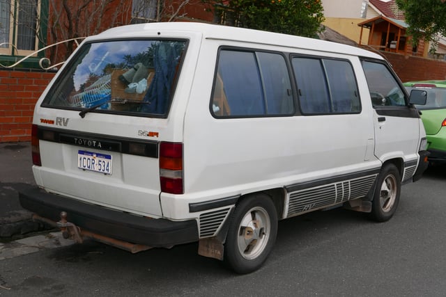 Toyota Tarago RV (YR22RG; facelift)