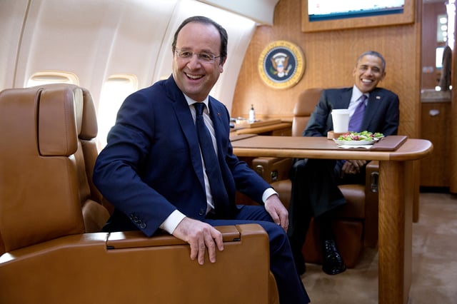 Hollande and Barack Obama on board Air Force One, 10 February 2014