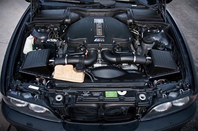 BMW S62 V8 engine